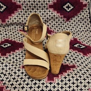 TOMS Women's Tan Wedge Sandals